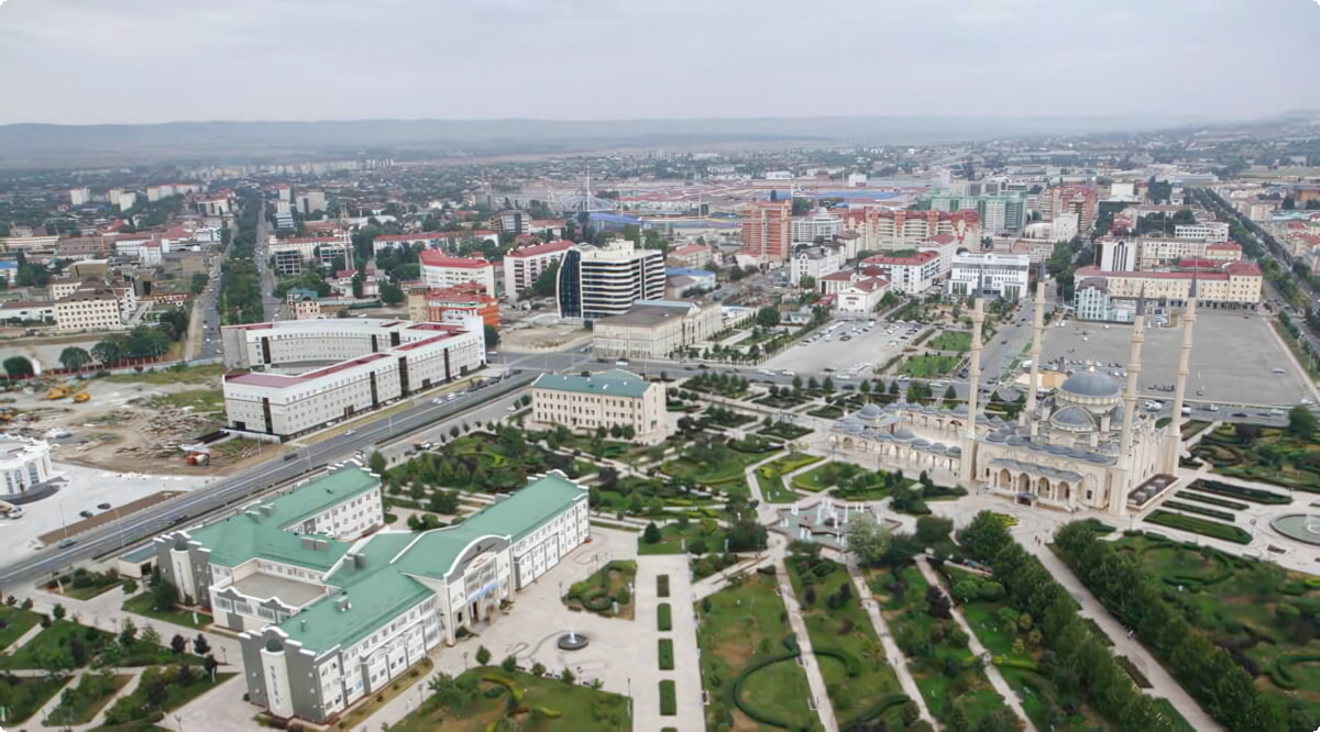 Onze autoverhuurservices bieden een gevarieerde selectie van voertuigen in Grozny.